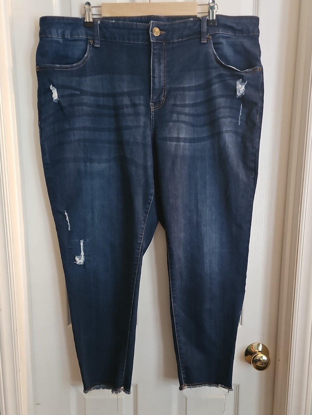 Sky Indigo Distressed Cropped Jeans